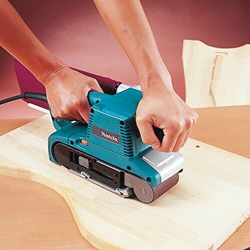 Using the makita 9903 sander to sand